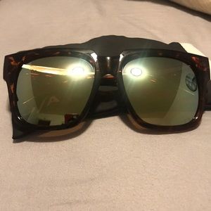 On the prowl Quay sunglasses